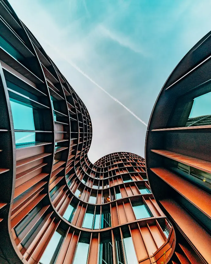 videaste corporate montpellier brown high rise building