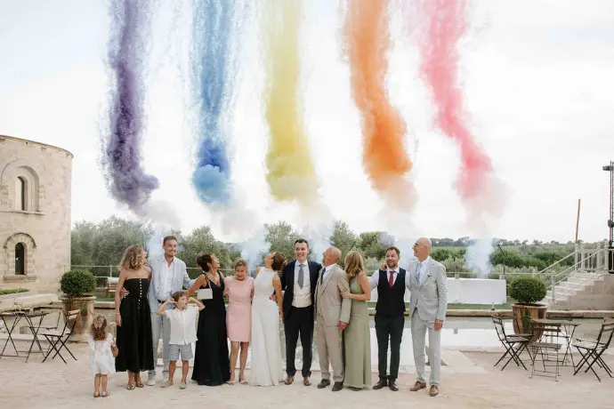 Un moment spectaculaire du mariage d’Agathe et Lucas avec un feu d’artifice de jour au Château Puech-Haut.