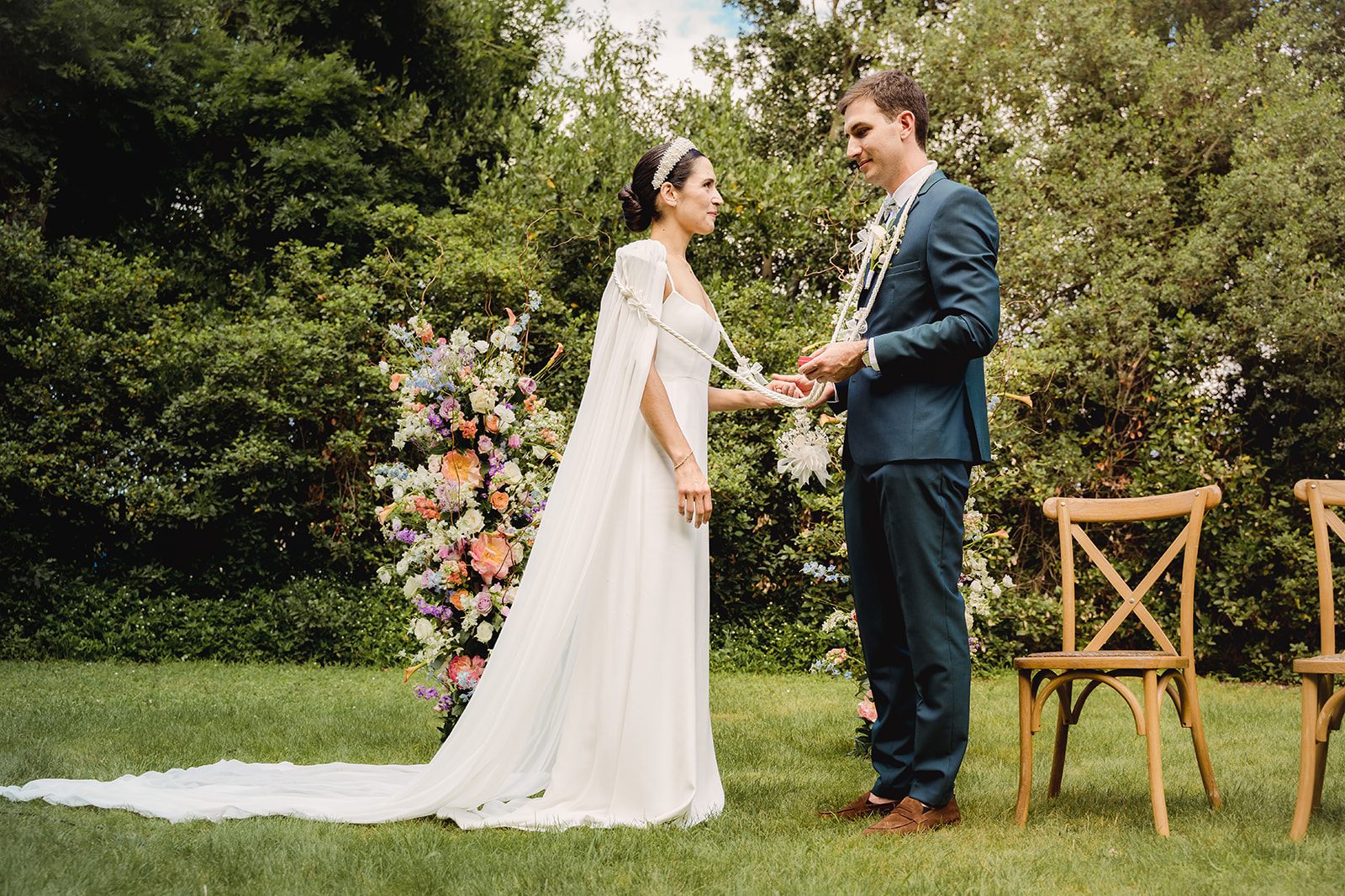 Mariage authentique dans un domaine familial près de Nîmes, porté par la sincérité des moments partagés.