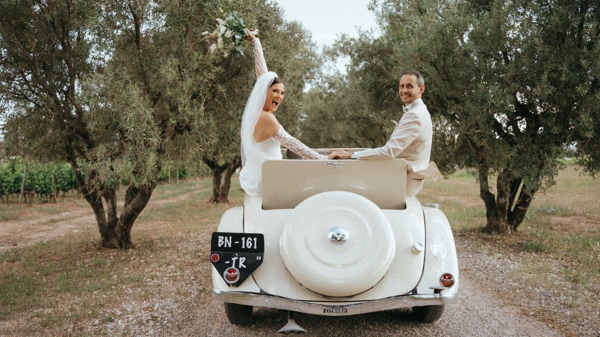 Mariage chaleureux et sincère, rythmé par les regards, les rires et une vraie proximité.