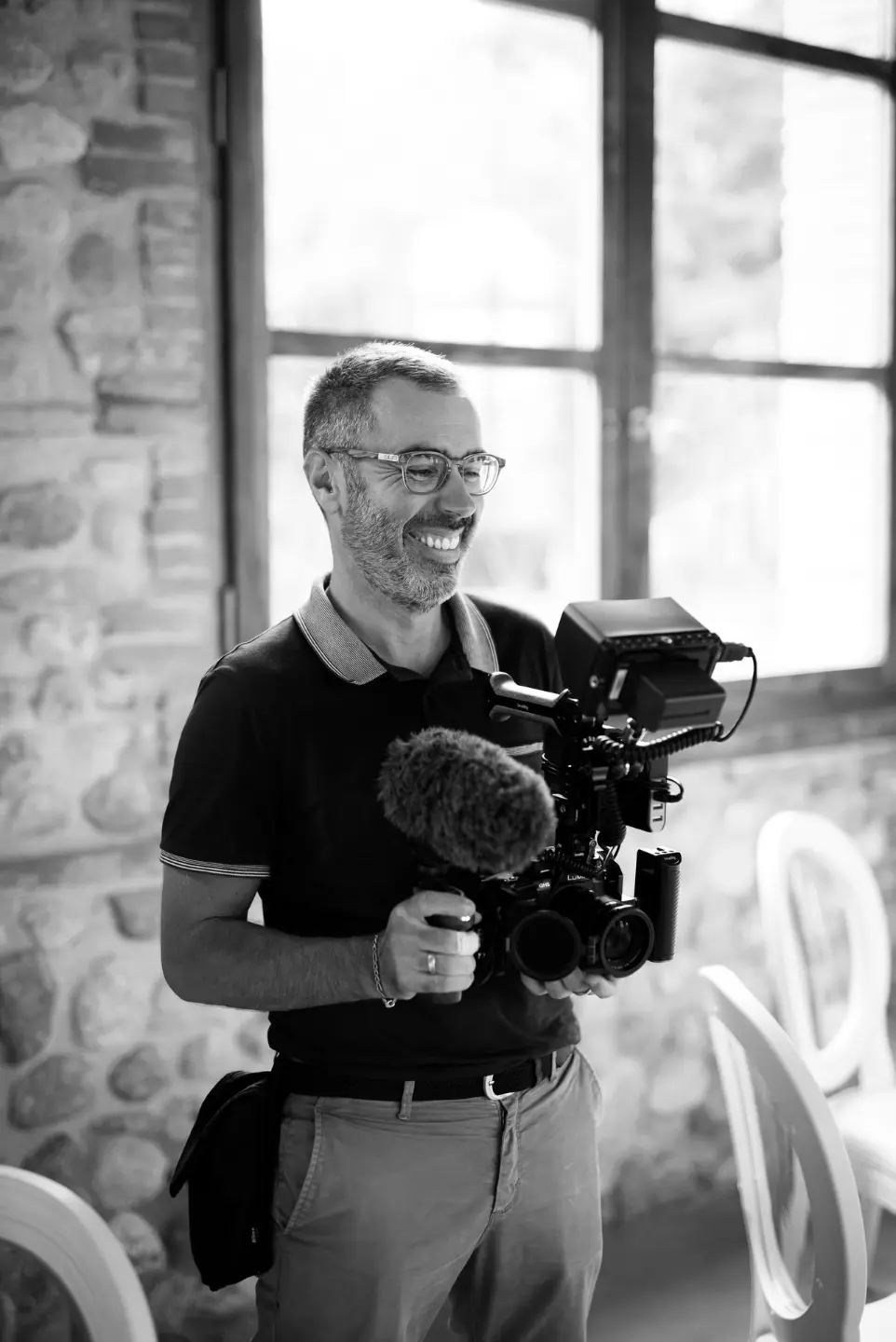 Portrait de Guénolé Veillon, vidéaste de mariage narratif en Provence