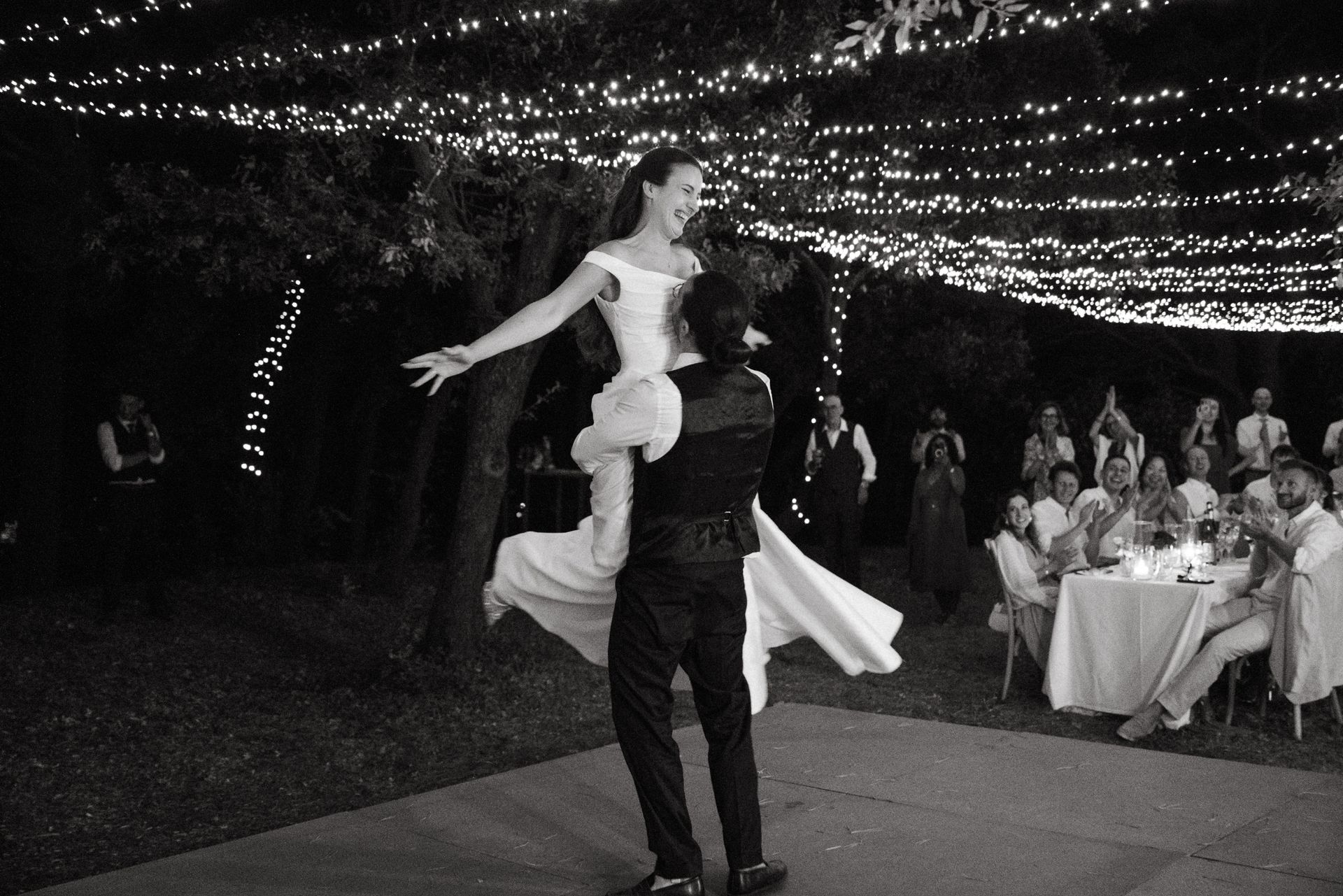 Ambiance de soirée et dancefloor lors d’un mariage en Provence